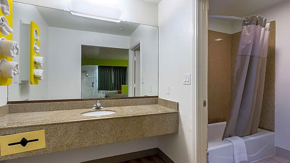 Motel 6-San Marcos, TX - North