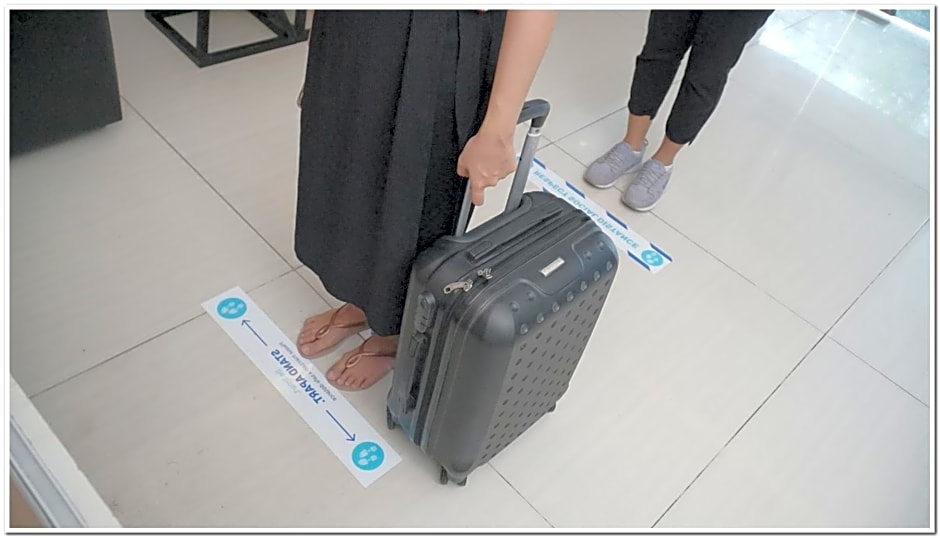 RedDoorz Plus near Dharmawangsa Square