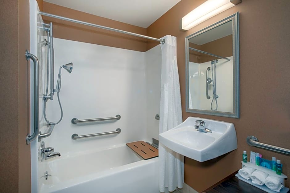 Holiday Inn Express Suites Yankton Hotel By IHG