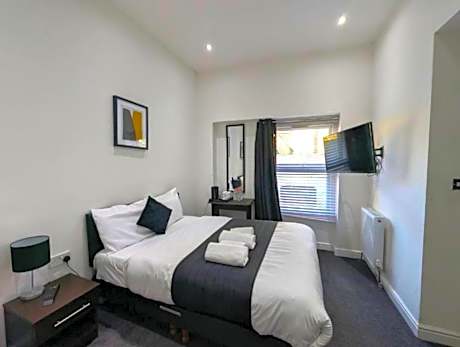 OYO Firs Lodge London Heathrow