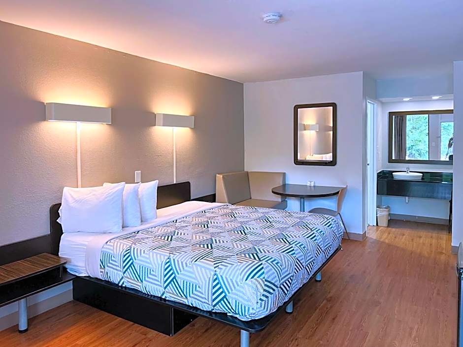 Motel 6-Newnan, GA