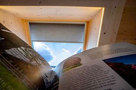 Apartment with Mountain View