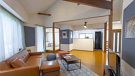 Japanese Style Cottage with Kitchen - Newly Renovated