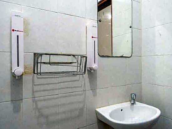 RedDoorz Plus near Alun Alun Selatan