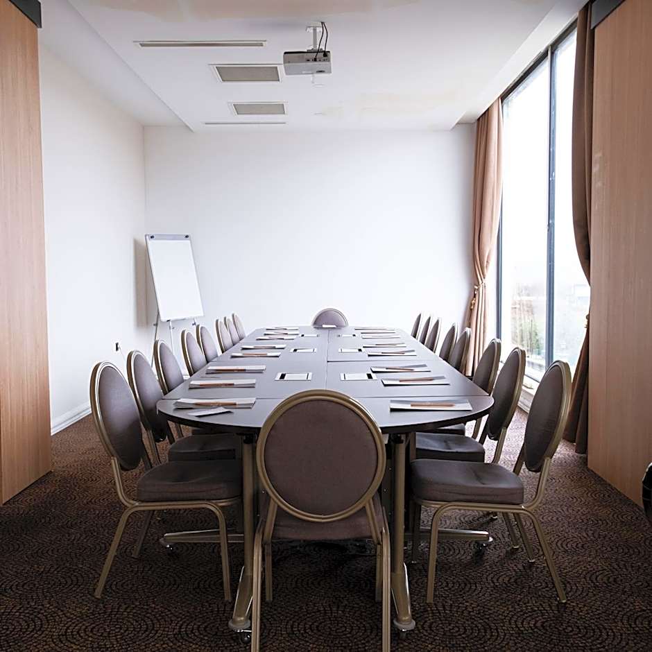 Karpalas City Hotel & Spa