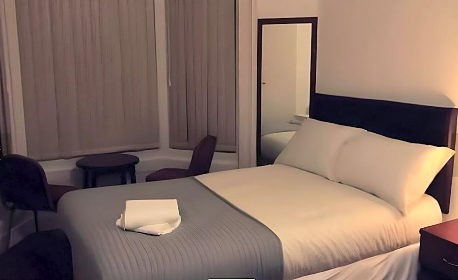 OYO The Golden Cheval Hotel & Shisha Bar