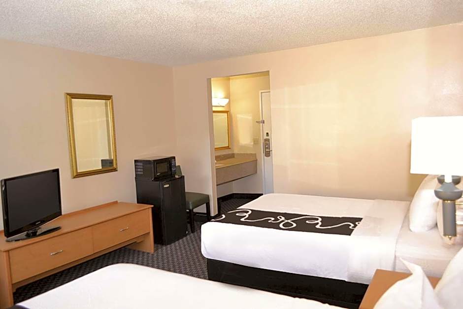 La Quinta Inn & Suites by Wyndham Tampa East Fairgrounds