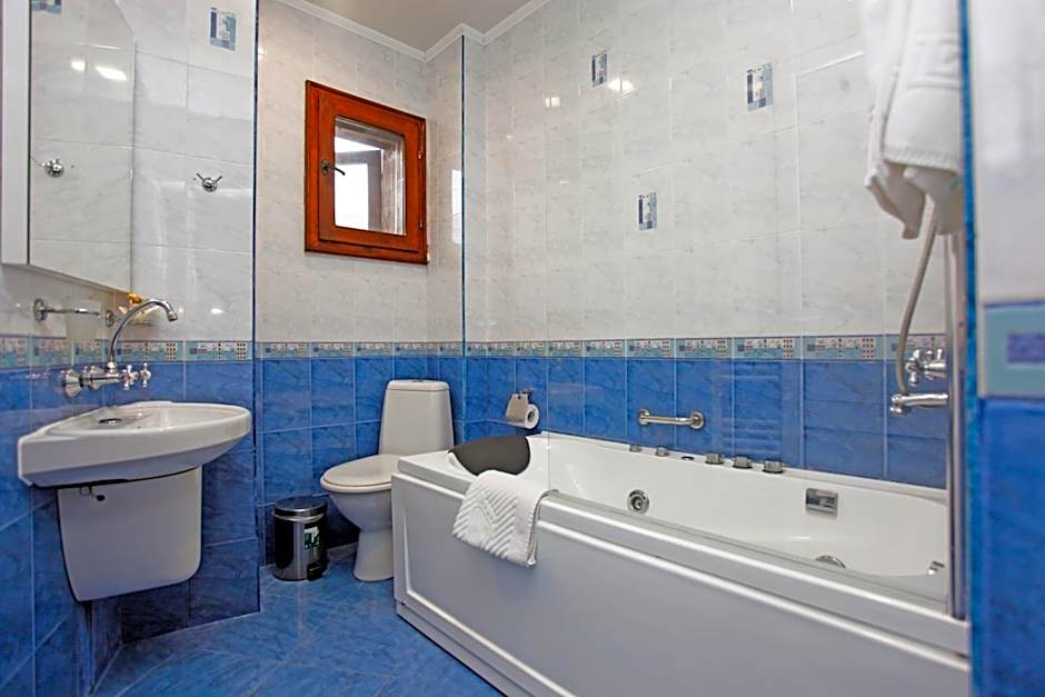 Family Hotel Varosha 2003