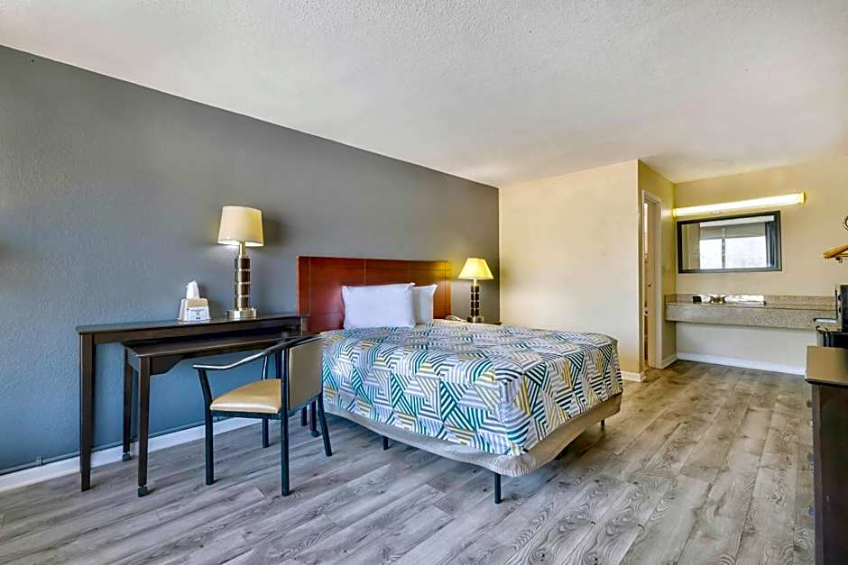 Motel 6 Effingham, IL