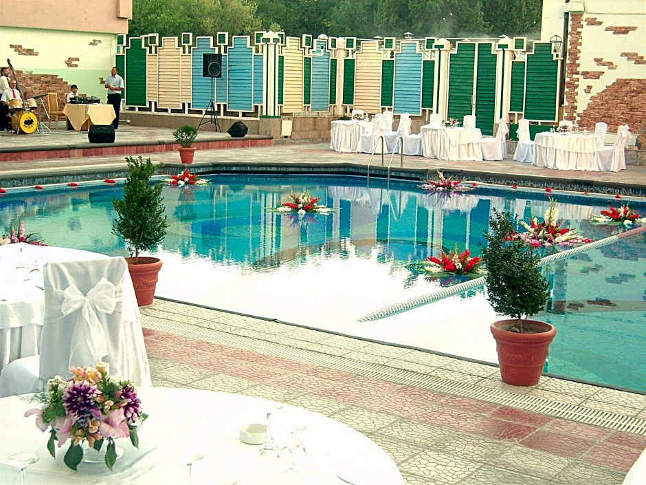 Le Grande Plaza Hotel