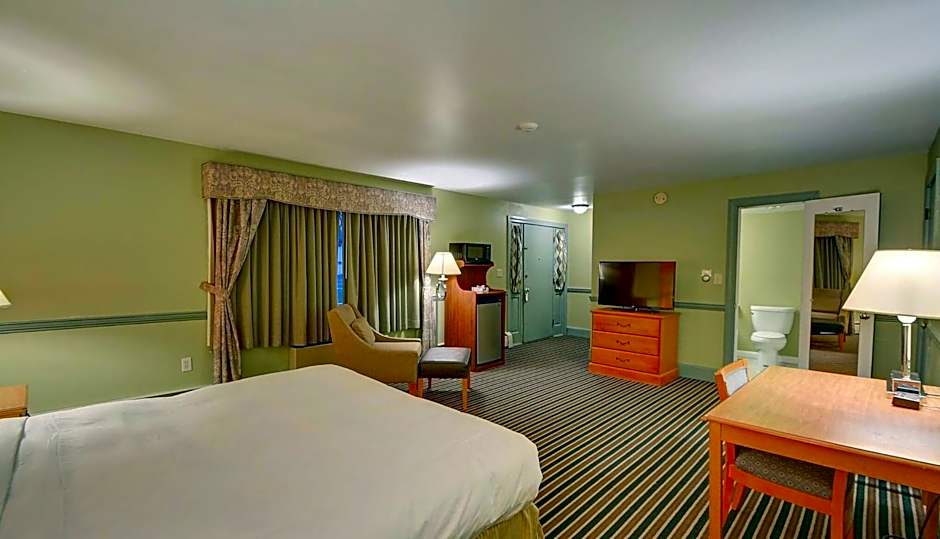 Colonial Motel
