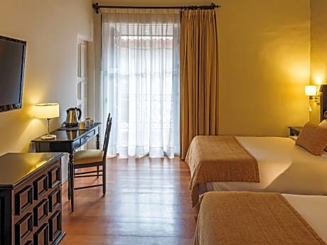 Colonial Room with 2 Single Beds