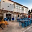 Monat Otel
