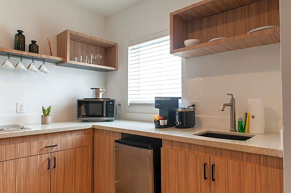 Oceanside Hotel and Suites