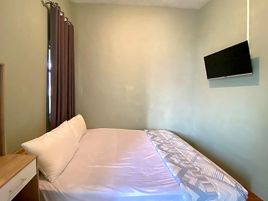 Duta Elite Kostel Syariah near RSUD Caruban Mitra RedDoorz