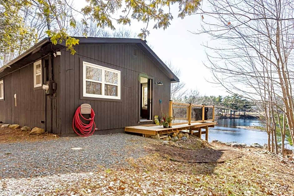 The Old Kettle Cabin with Hot Tub