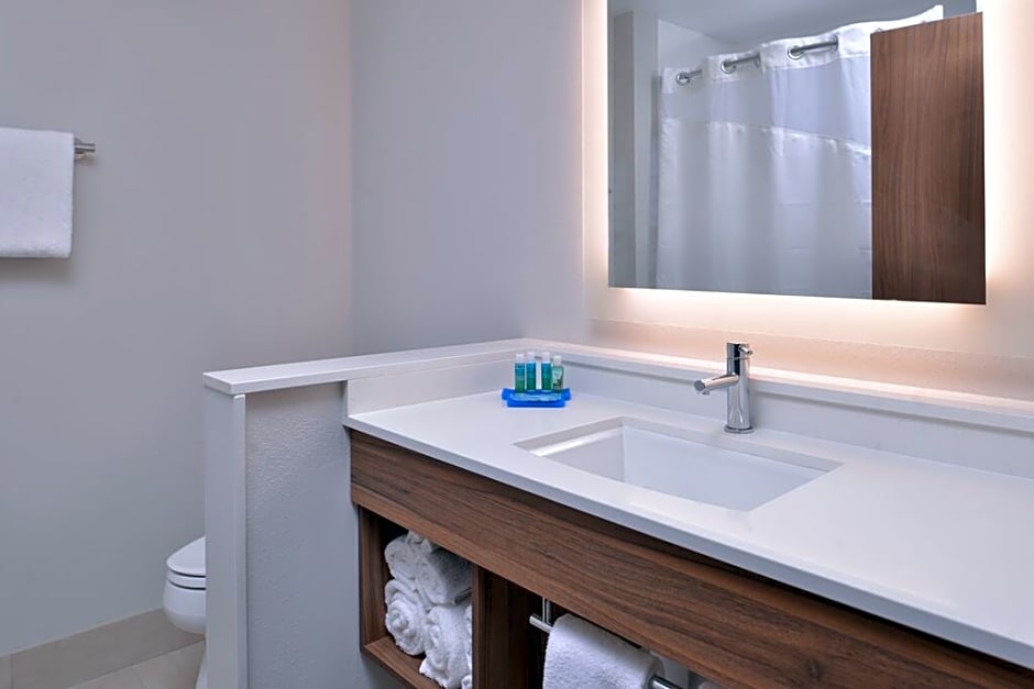 Holiday Inn Express & Suites - Marshalltown By IHG