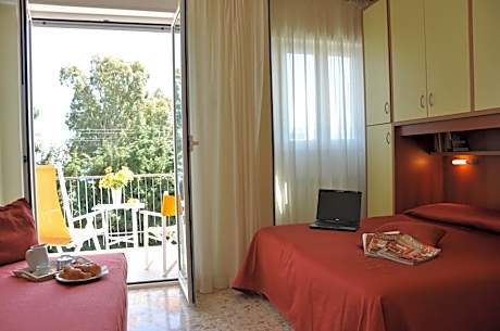 One-Bedroom Apartment Sea View