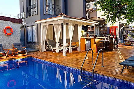 Kekik Alaçatı Otel Catina