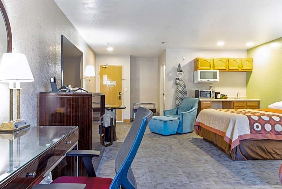 Super 8 by Wyndham Uniontown PA