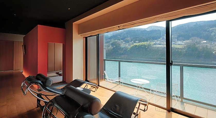 River Retreat Garaku