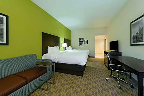 Deluxe Queen Room with Two Queen Beds- Non Smoking