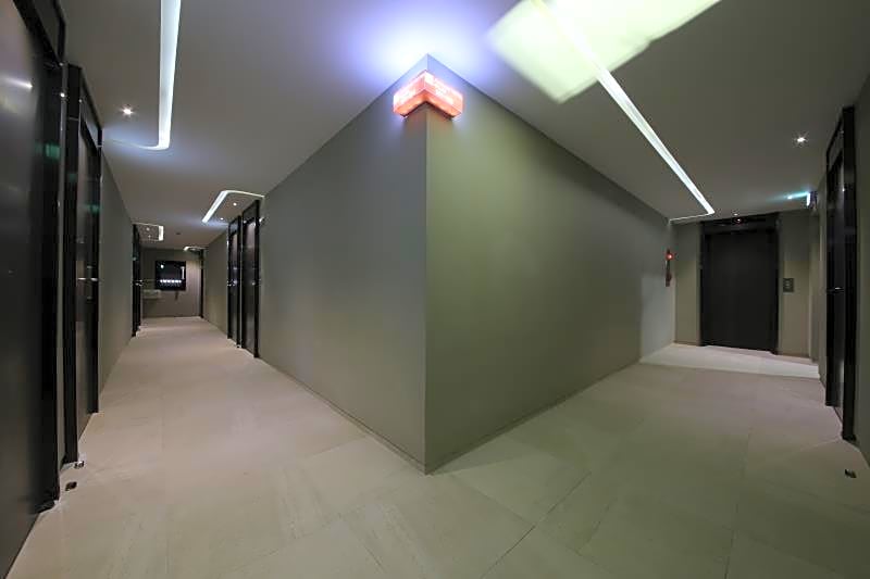 Avenue Hotel
