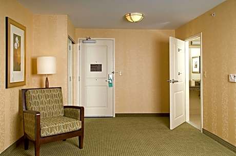 King Room with Roll-In Shower - Mobility/Hearing Accessible