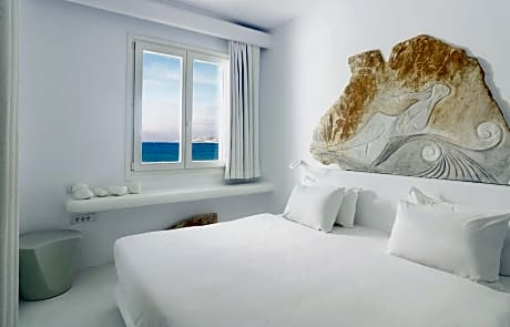 Superior Two-Bedroom Suite with Sea View and Outdoor Hot Tub.