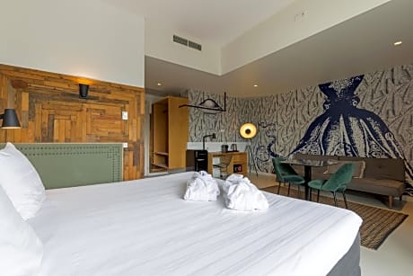 Suite with Lake View
