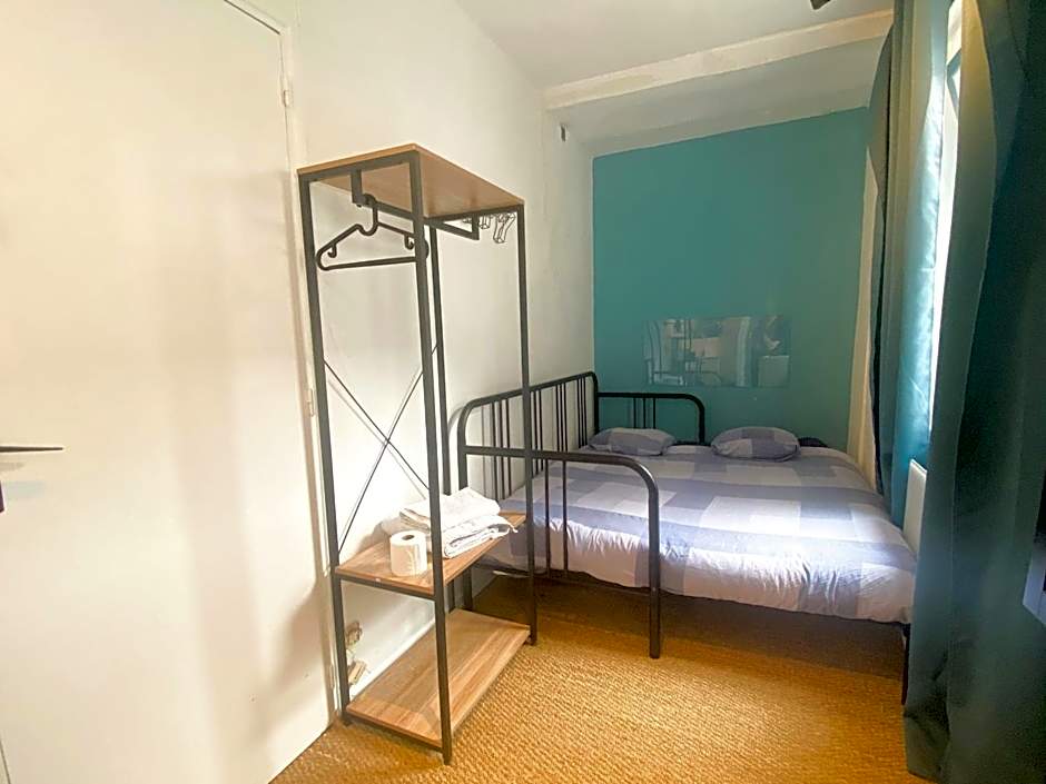 Capstay famars & Netflix