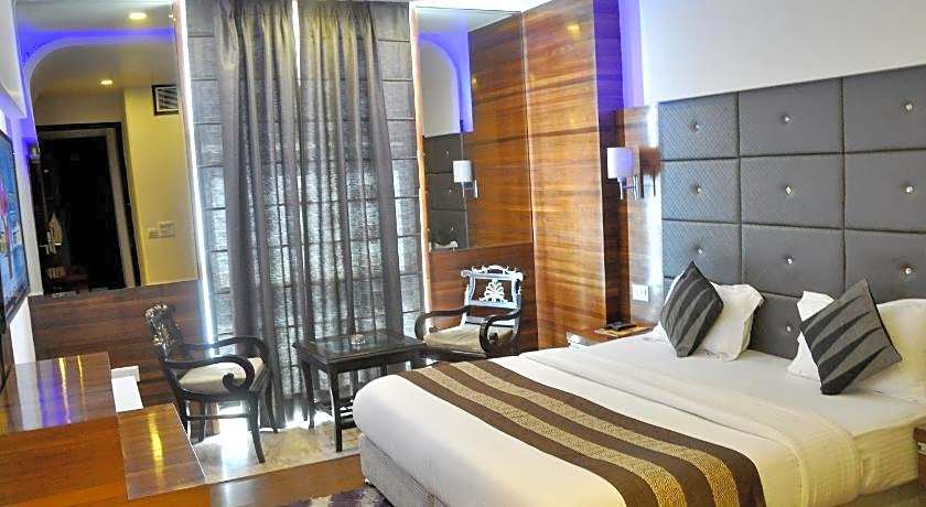 HOTEL DELHI 55 @ NEW DELHI RAILWAY STATION                                                      