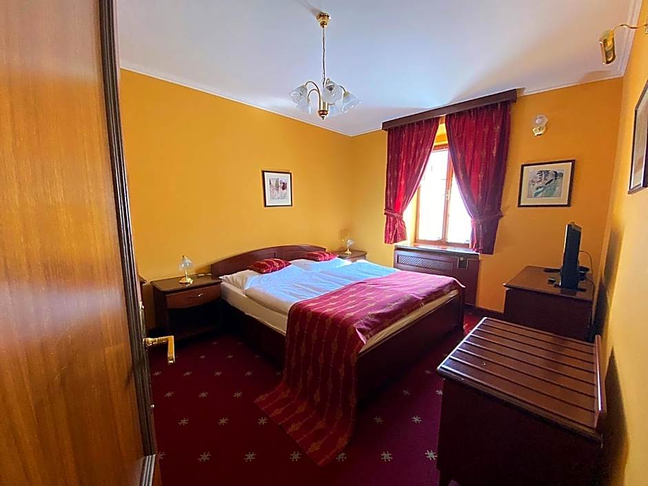 Hotel Octarna - Free On-site Parking