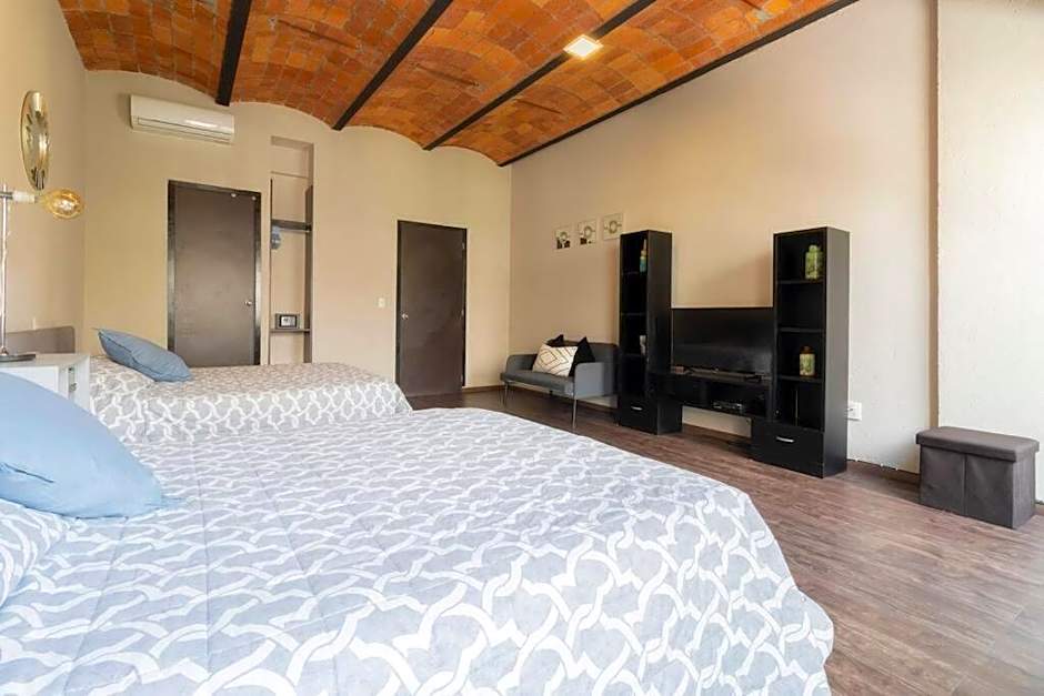 204 Historic Center 2Bdrm 2Bath AC Apt Rooftop