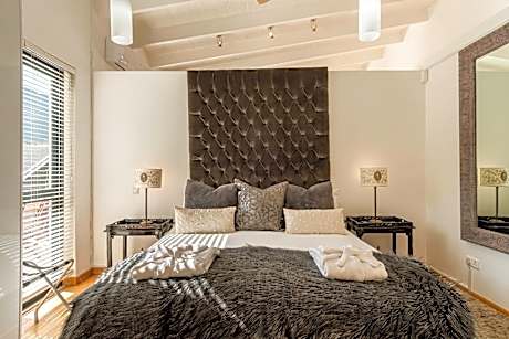Luxury One-Bedroom Apartment 4