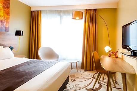 Premium Queen Room with Balcony