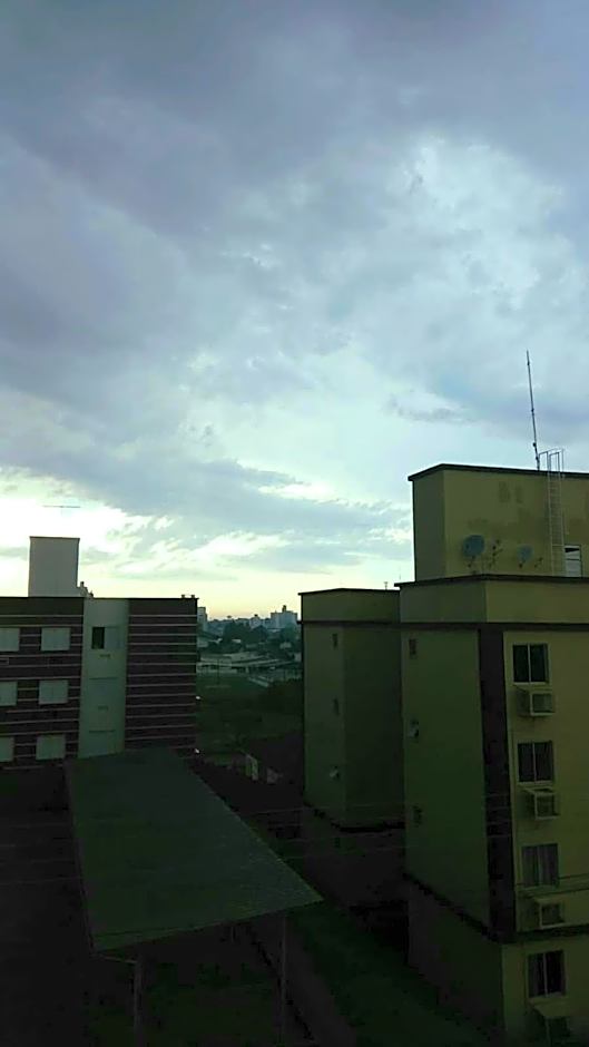 APARTAMENTO 10 min de CRICIUMA em IÇARA-SC - 2 quartos - 3 Ar-Condicionado split - Cozinha equipada - Banheiro - Garagem coberta e Wi-Fi - Anfitriã Superhost no BnB