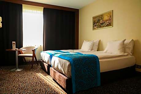 Teymur Continental Hotel & Convention Center