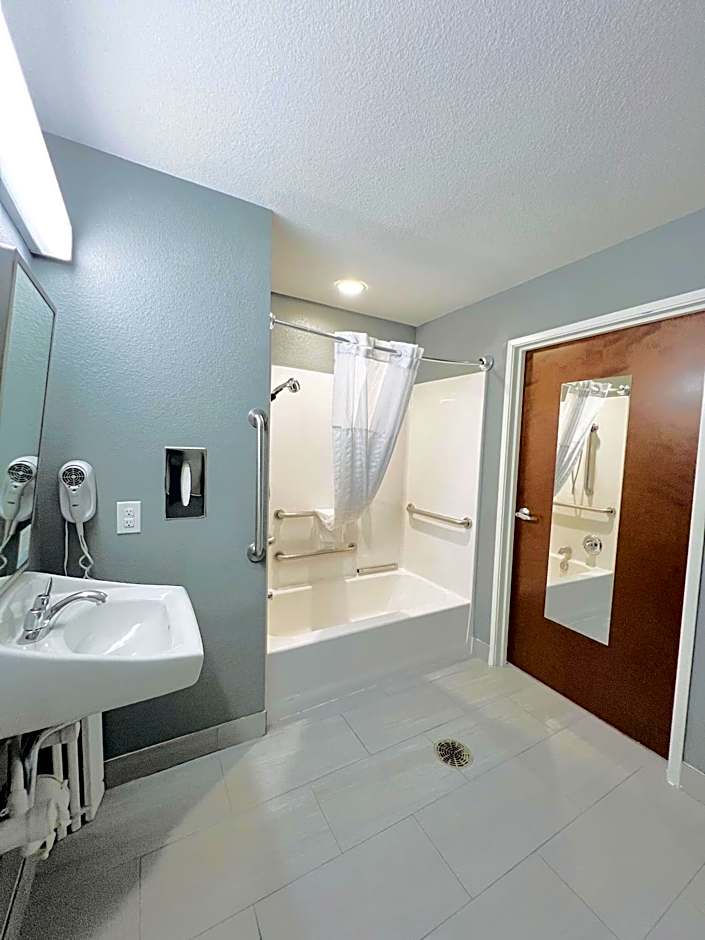 Microtel Inn and Suites by Wyndham Austin Airport