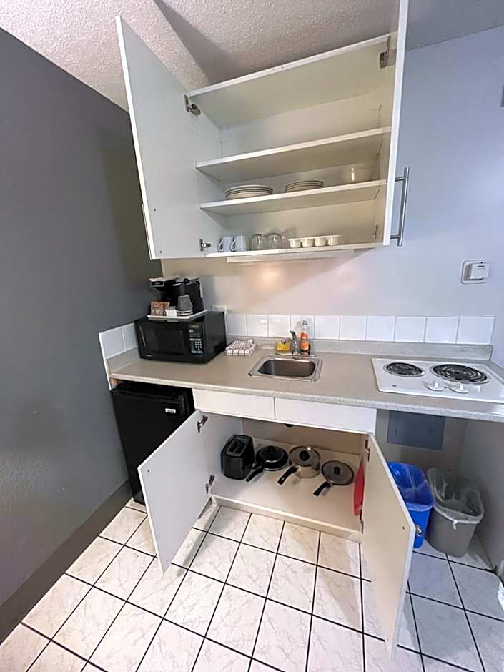 Super 8 by Wyndham Macleod Trail Calgary