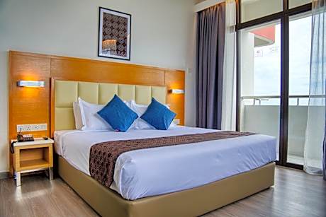 Deluxe King Suite with Sea View