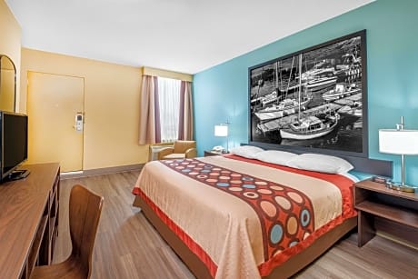1 King Bed Ground Floor Non-Smoking