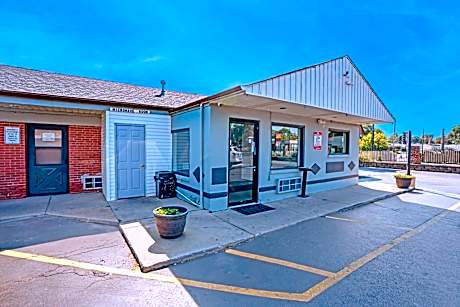 Hotel O Miami Inn & Suites Chicago Midway Airport