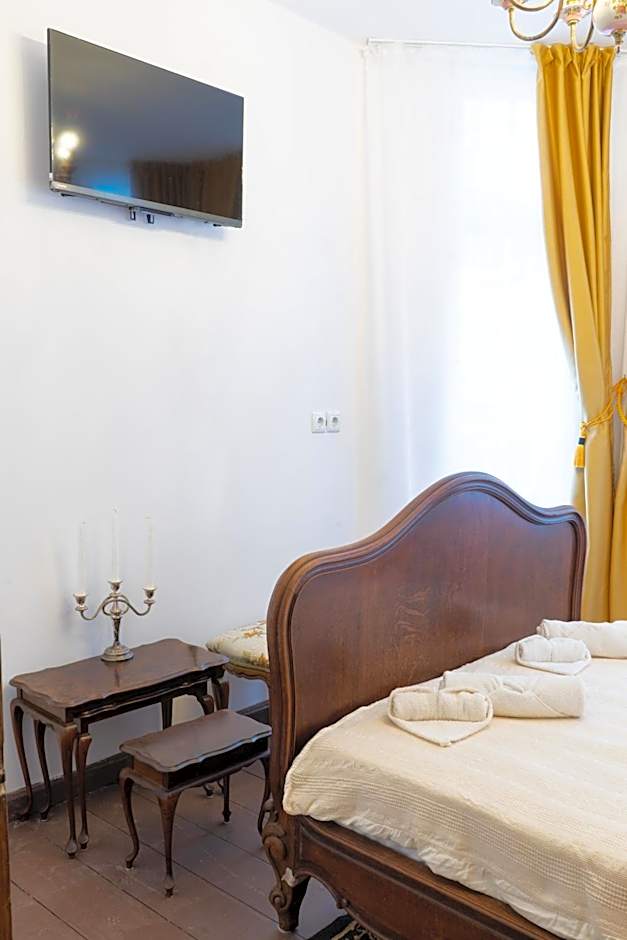 Beehive Hotel and CoWorking