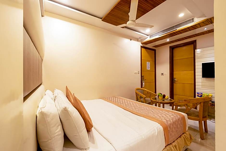 Aman Continental With Restaurant - 5Mins from Connaught Place ,Railway Station & Metro