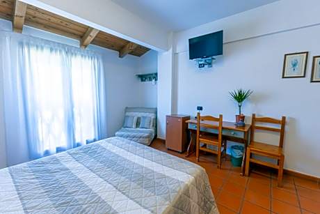 Standard Double or Twin Room with Garden View