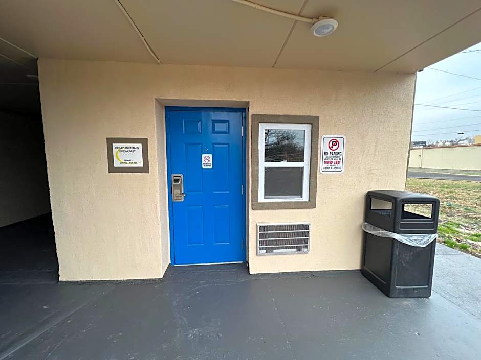 Super 8 by Wyndham Paducah I-24 Exit 4