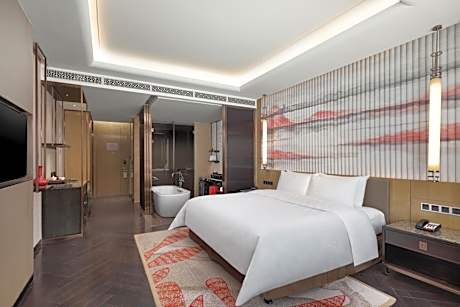 Standard King Room with Lounge Access