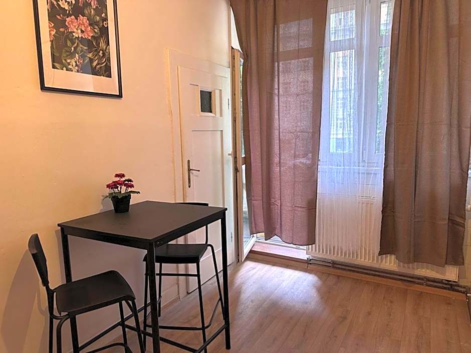 Black Style ROOMS Moravske namesti