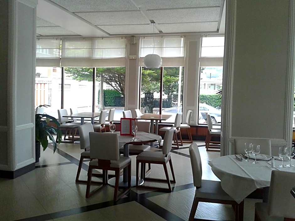 Las Rocas Playa Hotel